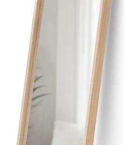 Stojací zrcadlo s dřevěným rámem 45x196 cm Bellwood – Umbra. Nejlepší hlášky
